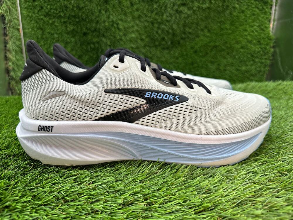 Brooks Ghost 18 1104932E172 Athletic Sneaker Men's 9.5 White Knit Running Sports